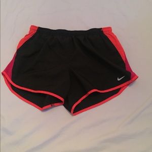 Black & red Nike shorts!! (M)